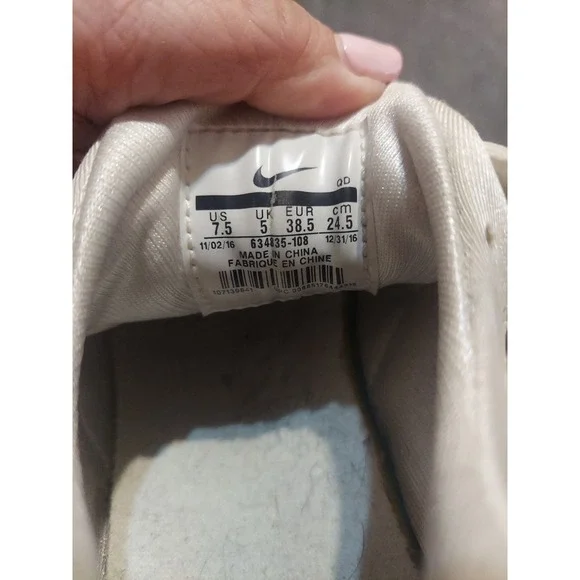 Nike Huarache Triple White Shoes Sneakers White Cream Womens Size 7.5 - Picture 11 of 12